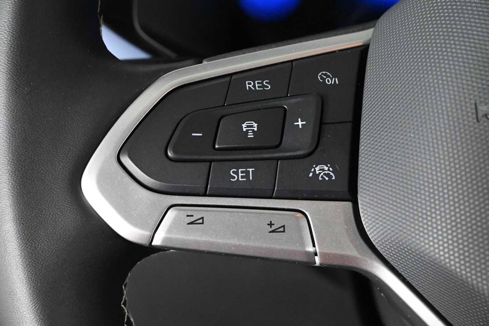 Certified 2024 Volkswagen Taos SE FWD image 19
