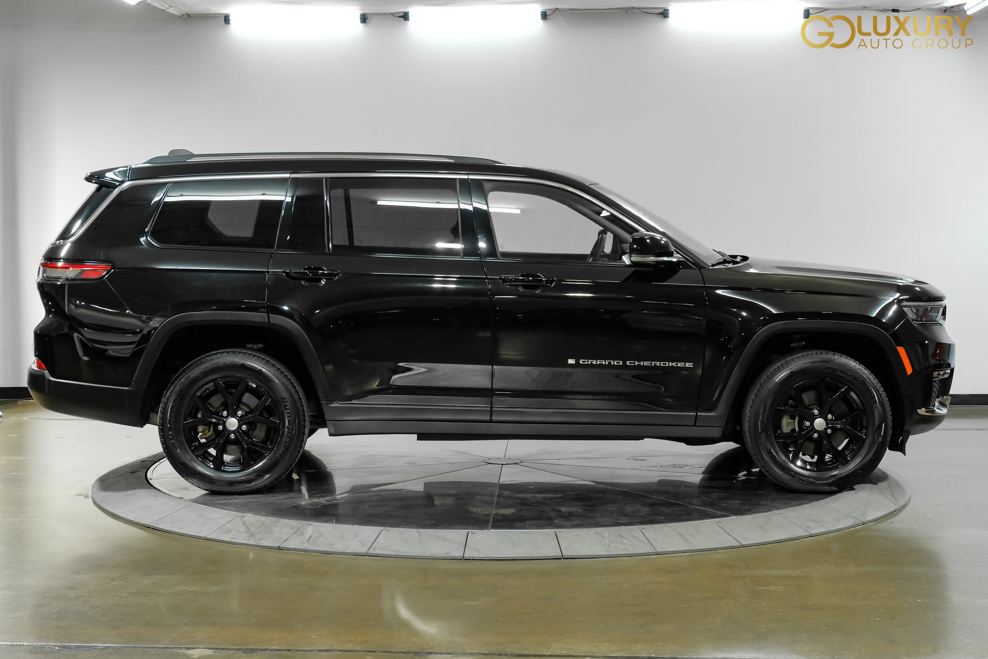 Used 2023 Jeep Grand Cherokee L Limited AWD/4WD image 8
