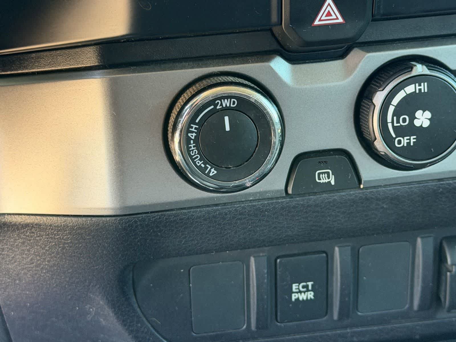 Used 2019 Toyota Tacoma SR5 AWD/4WD image 30