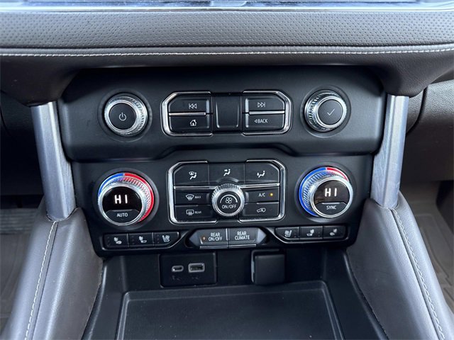 Used 2021 GMC Yukon XL SLT w/ SLT Luxury Package image 24