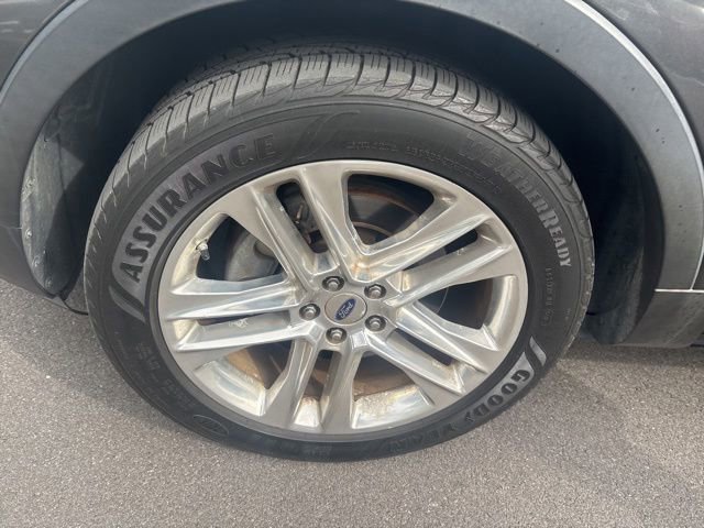 Used 2016 Ford Explorer XLT w/ Equipment Group 202A AWD/4WD image 24