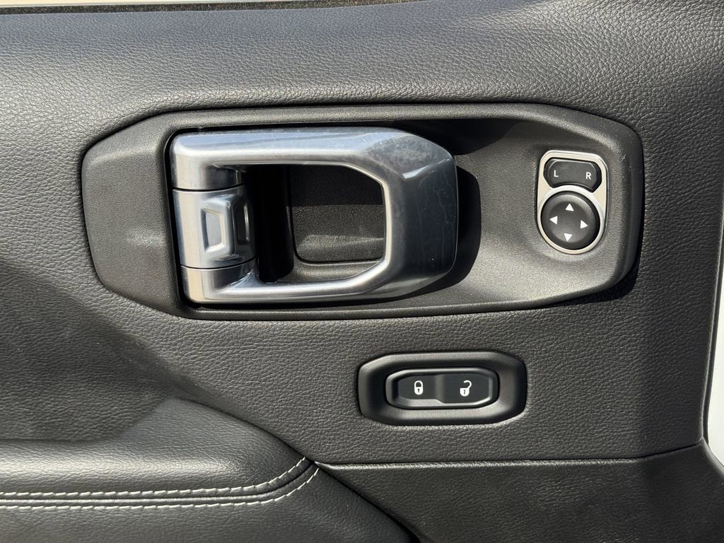 Used 2022 Jeep Gladiator Overland w/ Popular Equipment Package image 23