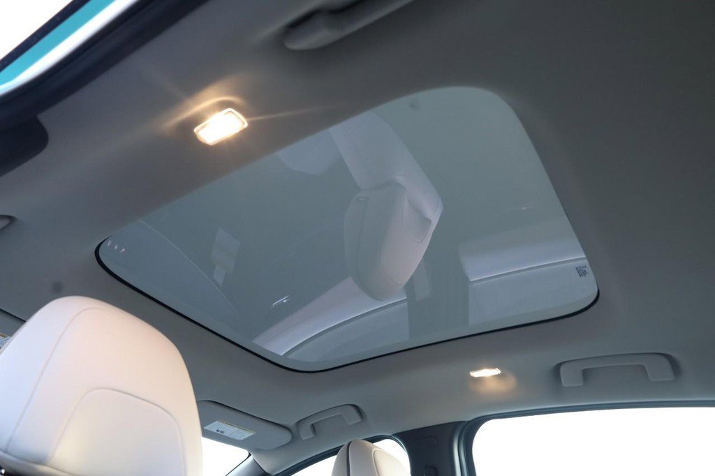 New 2026 Nissan Leaf Platinum+ w/ Cargo Package (Platinum+) image 9