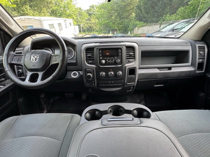 Used 2017 RAM 1500 Express AWD/4WD image 11