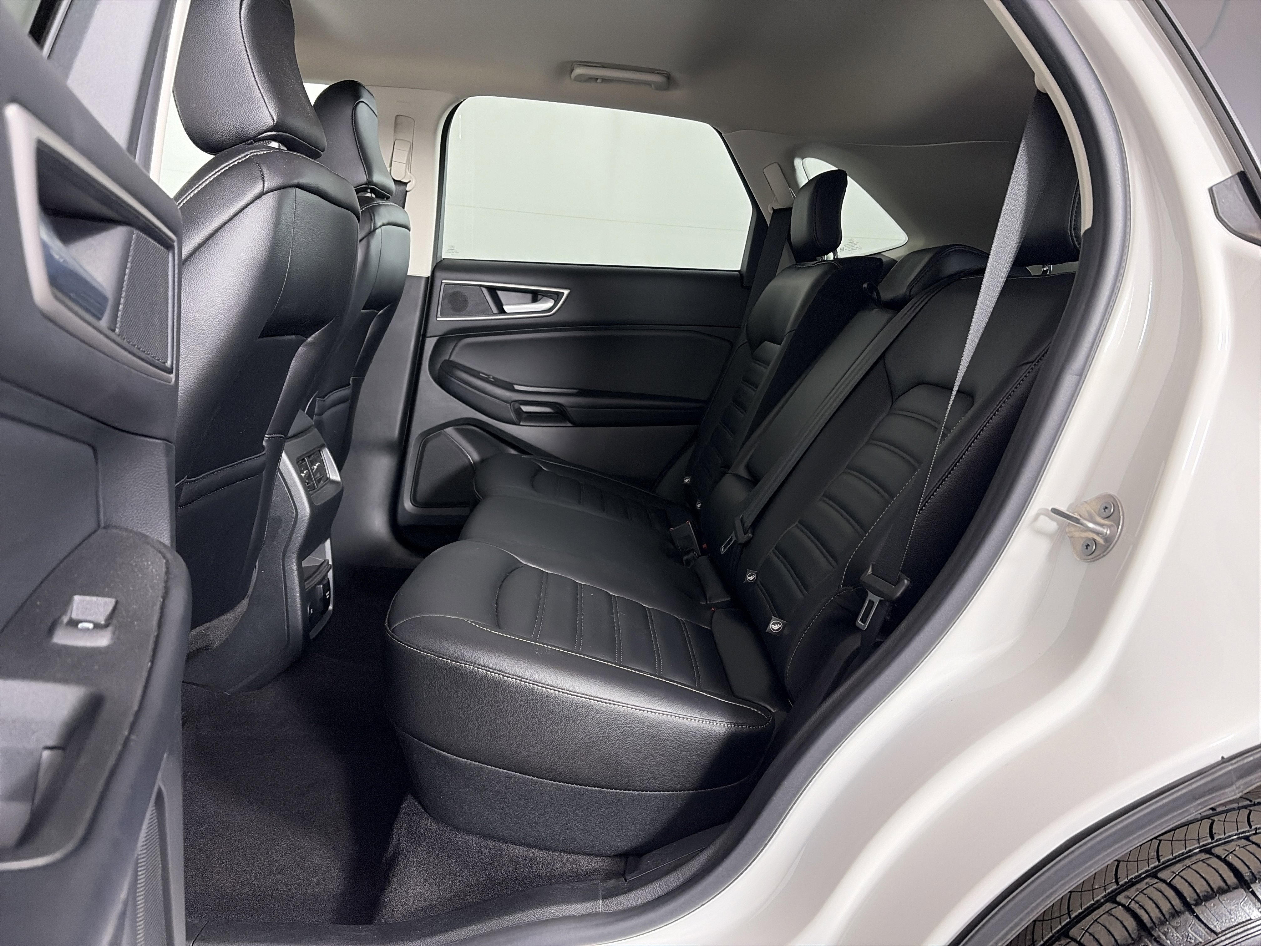 Used 2023 Ford Edge SEL image 10