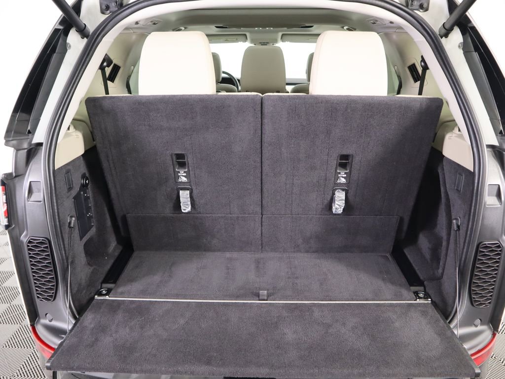 Used 2020 Land Rover Discovery Landmark image 29