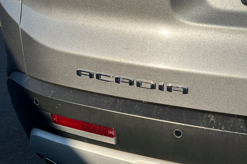 Used 2021 GMC Acadia SLE w/ Driver Convenience Package image 9