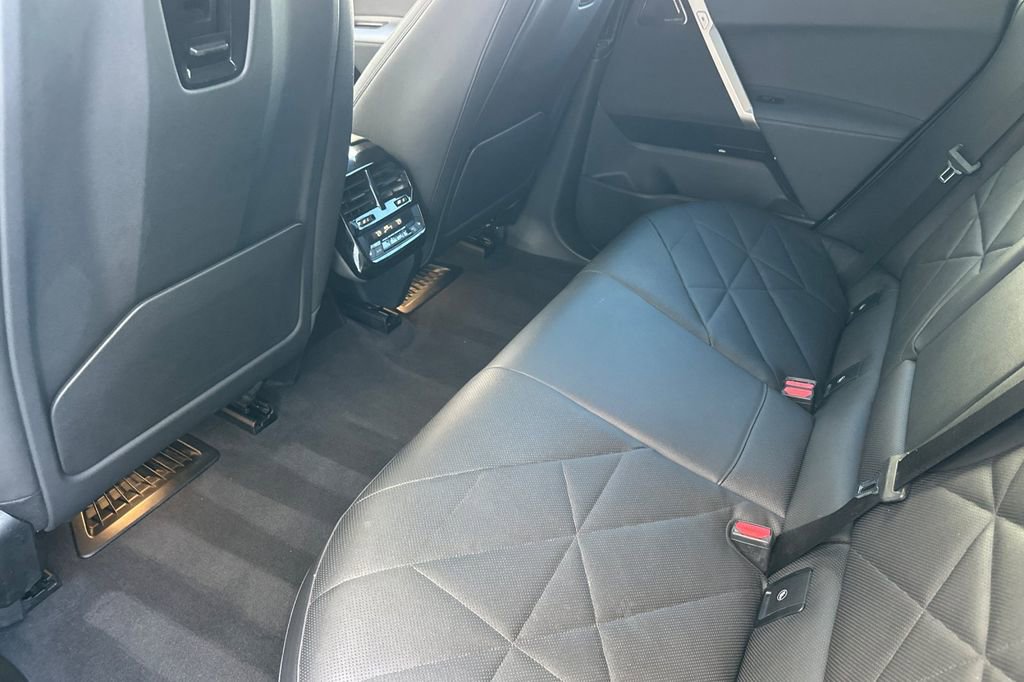 Used 2023 BMW iX xDrive50 w/ Premium Package image 12