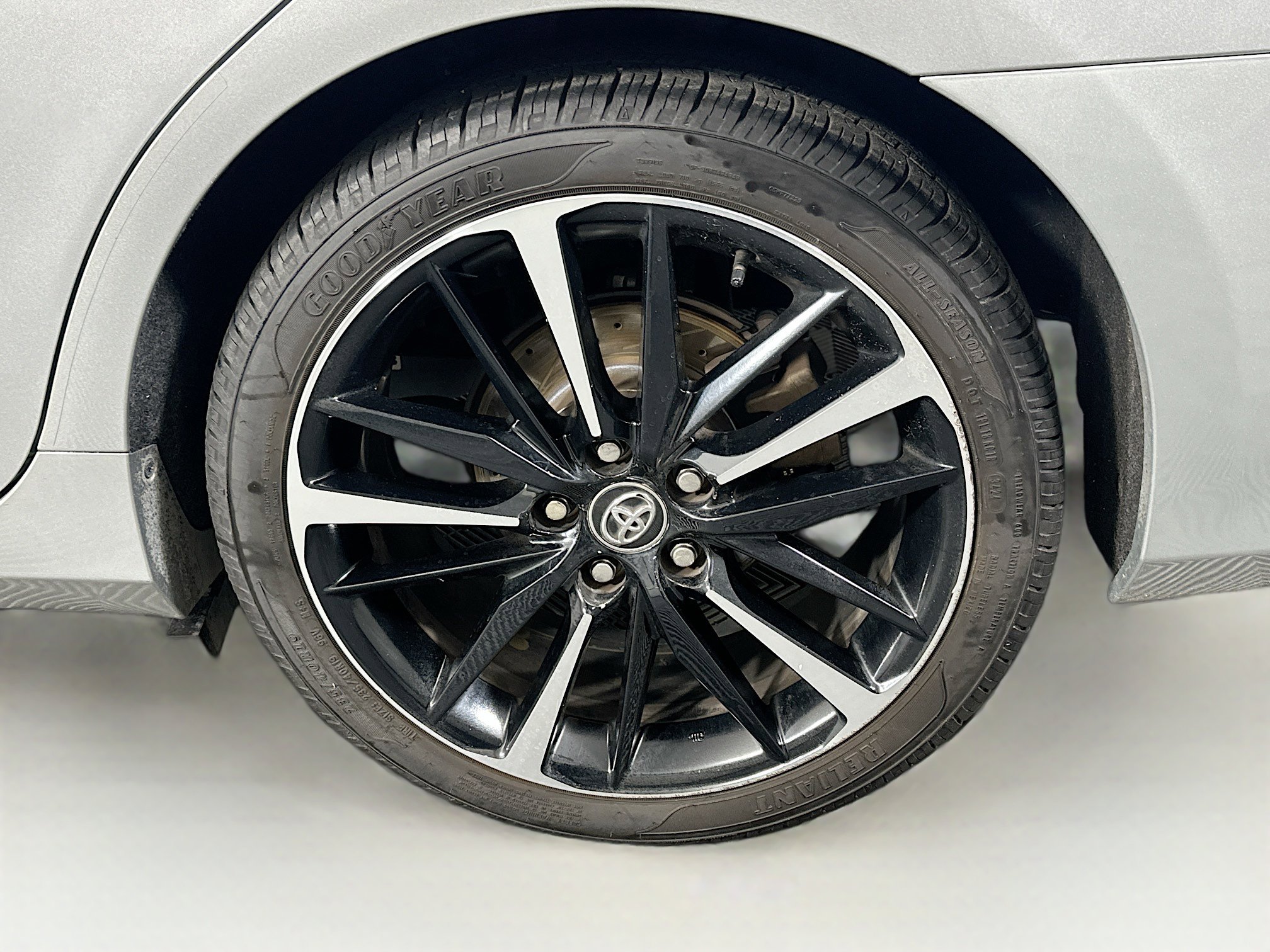 Used 2015 Toyota Camry XLE w/ Moonroof Package FWD image 11