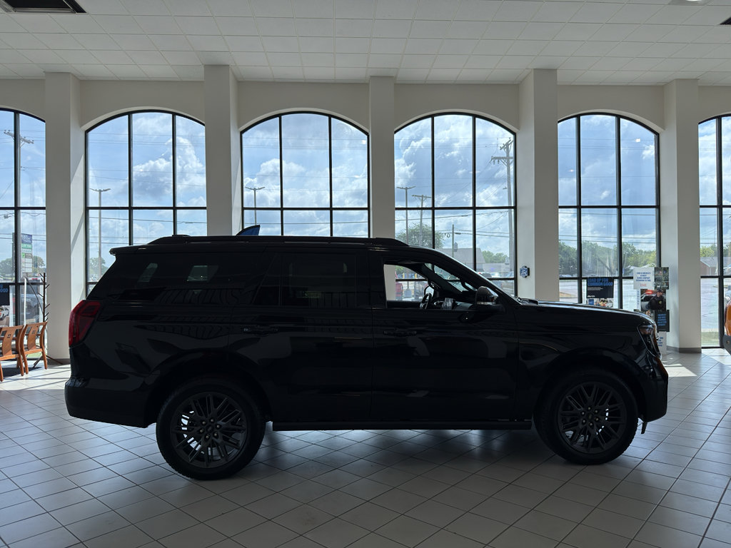 New 2027 Ford Expedition Platinum w/ Stealth Appearance Package AWD/4WD image 2