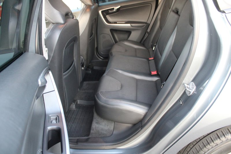 Used 2017 Volvo XC60 T5 w/ Tailgate Package image 11