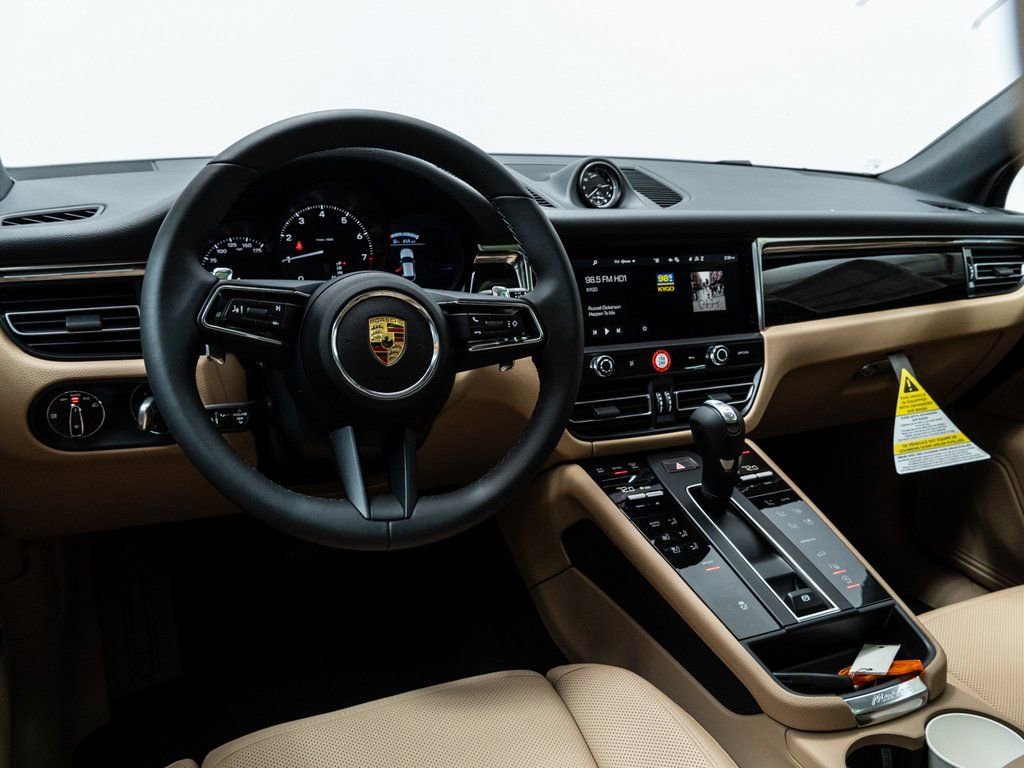 Used 2025 Porsche Macan image 13