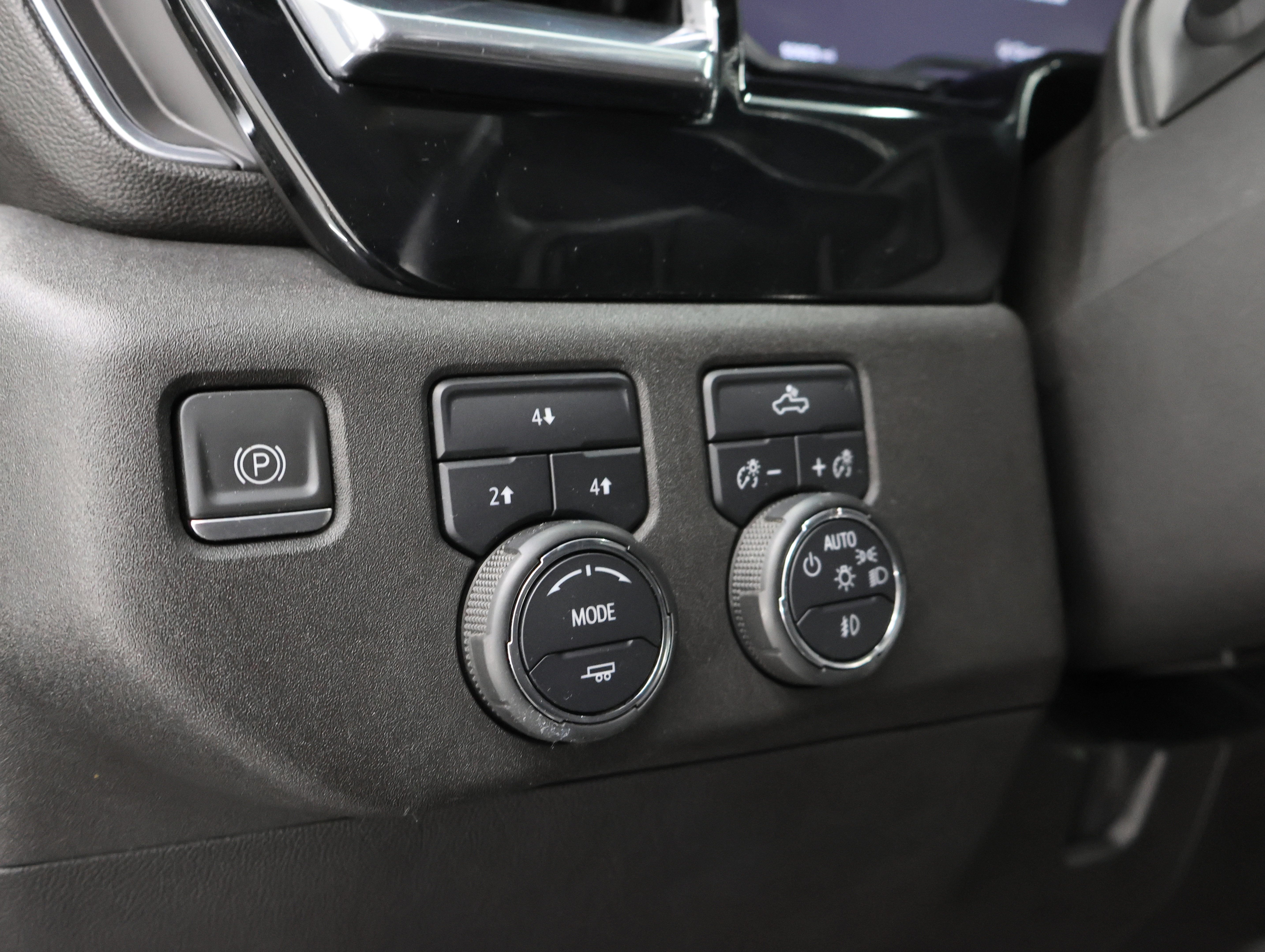 Used 2024 Chevrolet Silverado 2500 LT AWD/4WD image 40