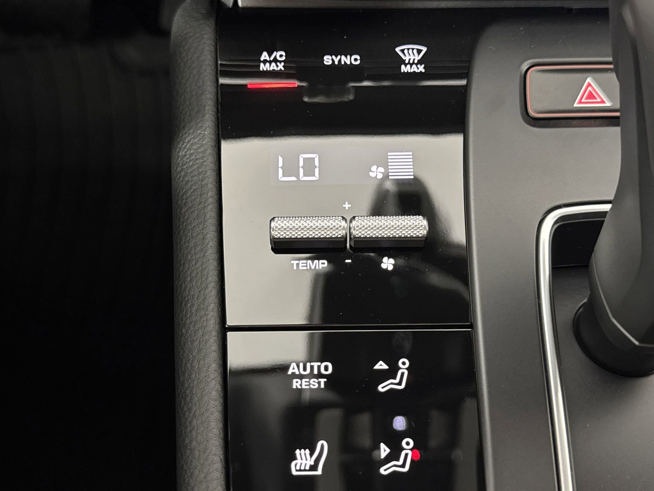 Certified 2025 Porsche Macan AWD/4WD image 19