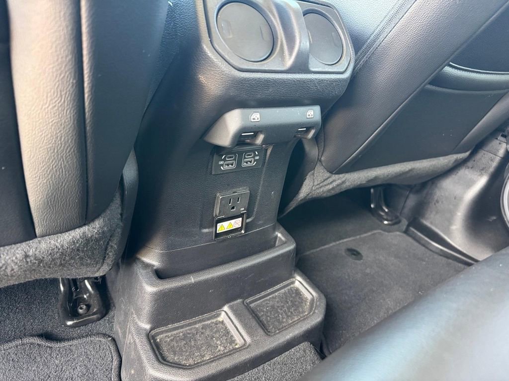 Used 2022 Jeep Wrangler Unlimited Sahara image 11