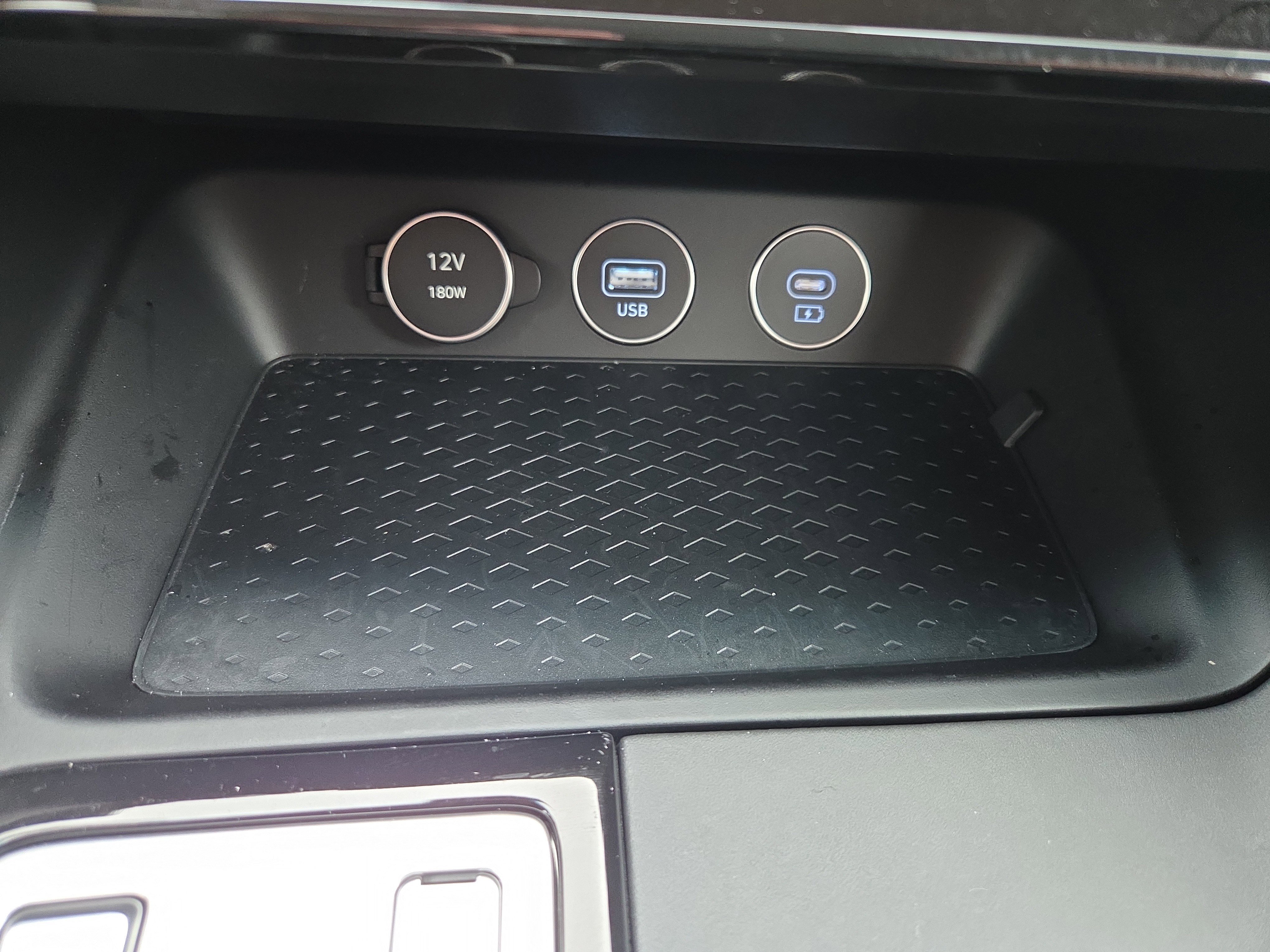 Used 2025 Genesis G70 2.5T image 16