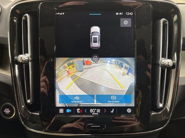 Used 2023 Volvo XC40 B4 Ultimate w/ Protection Package Premier image 18