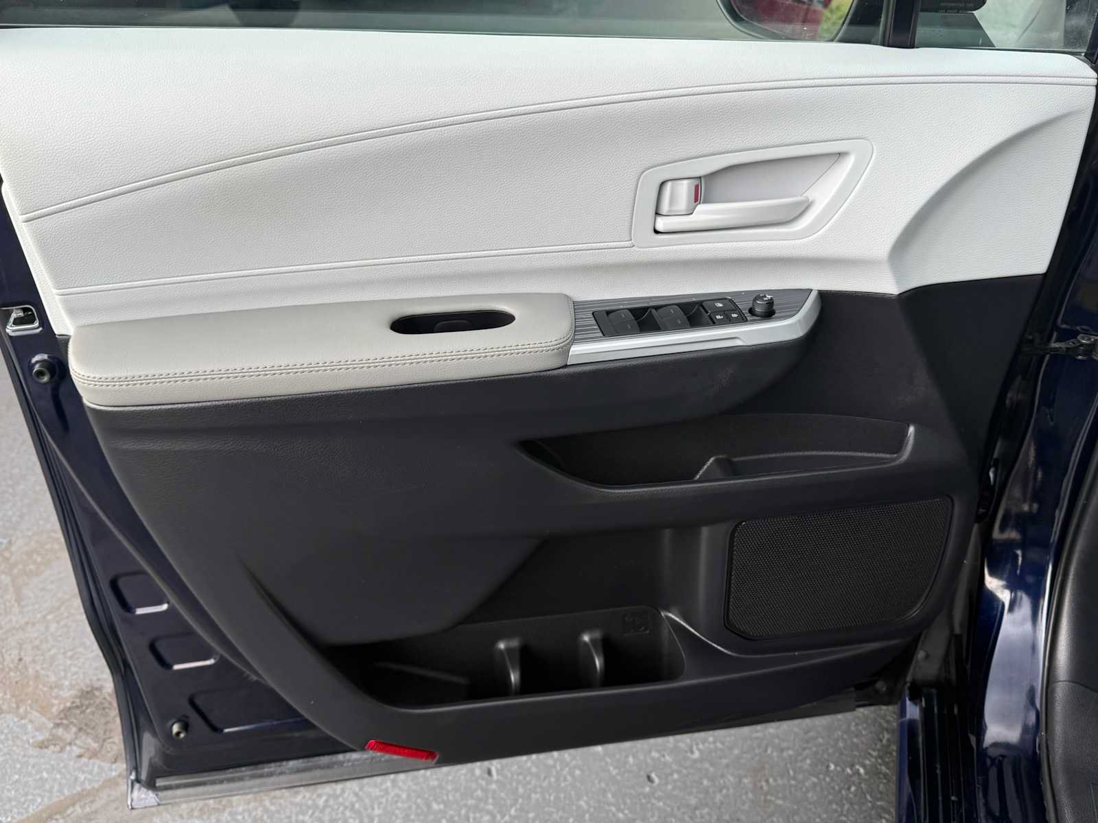 Certified 2026 Toyota Sienna LE AWD/4WD image 11