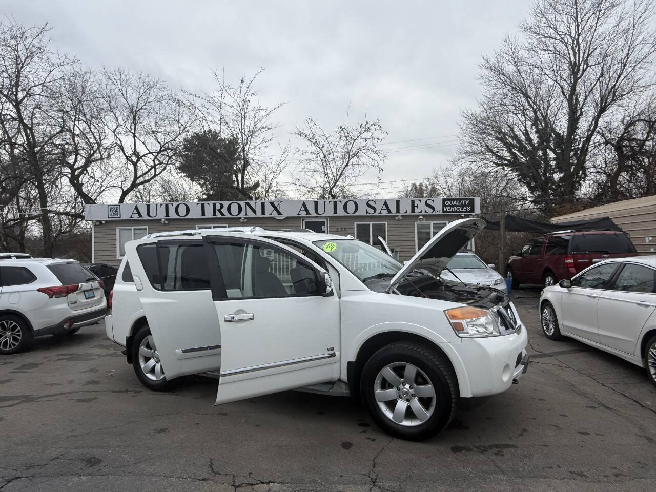 Used 2010 Nissan Armada Titanium AWD/4WD image 22