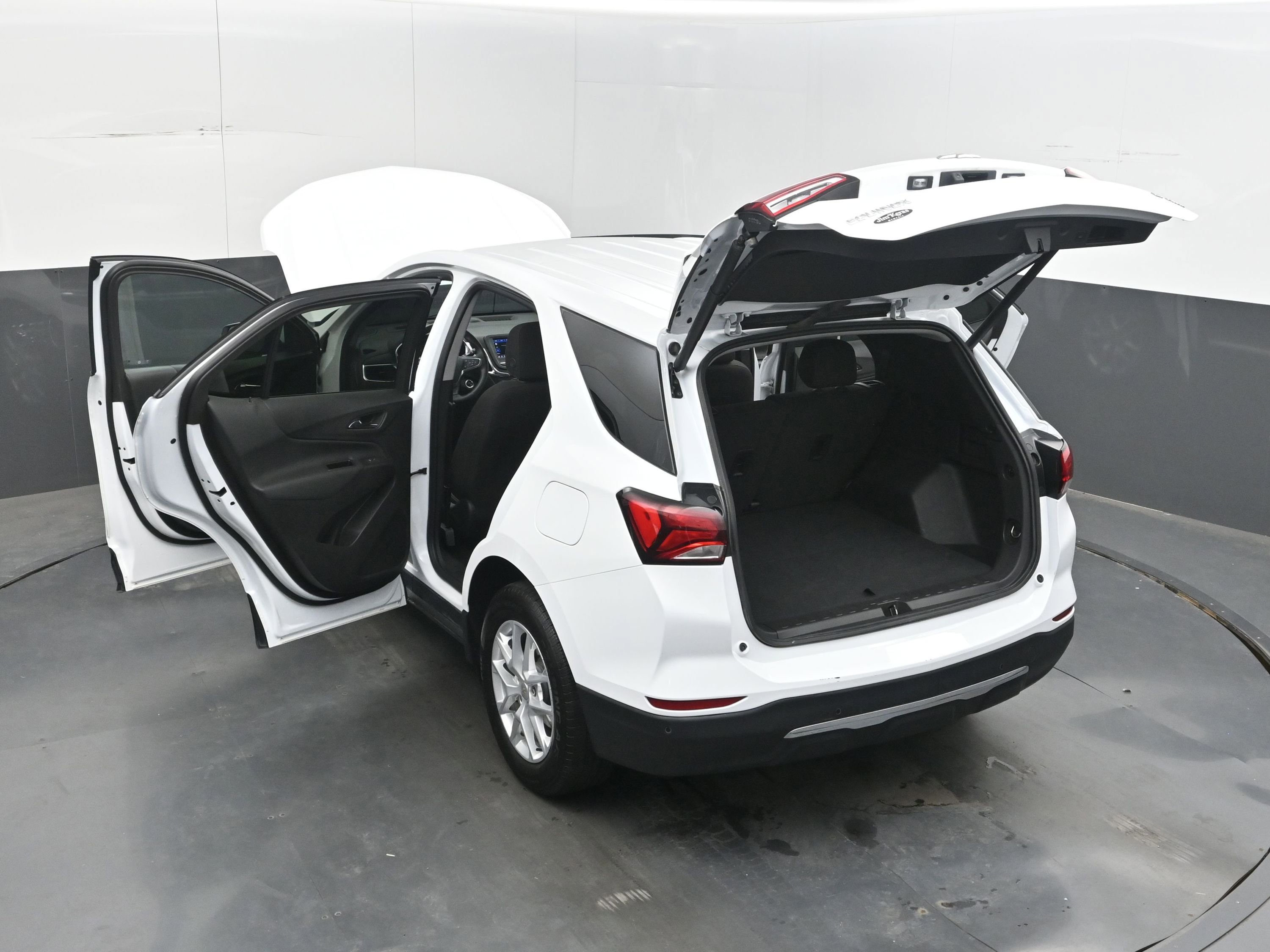 Used 2024 Chevrolet Equinox LT AWD/4WD image 45