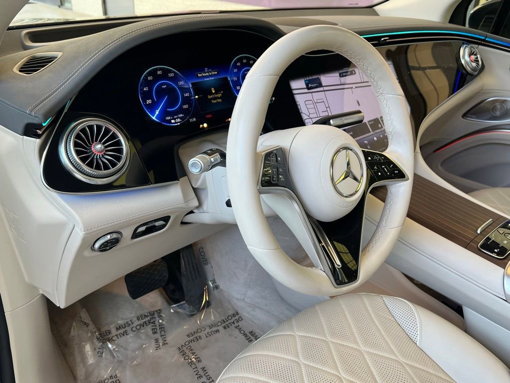 Used 2023 Mercedes-Benz EQS 580 4MATIC SUV w/ Exclusive Trim Package image 17