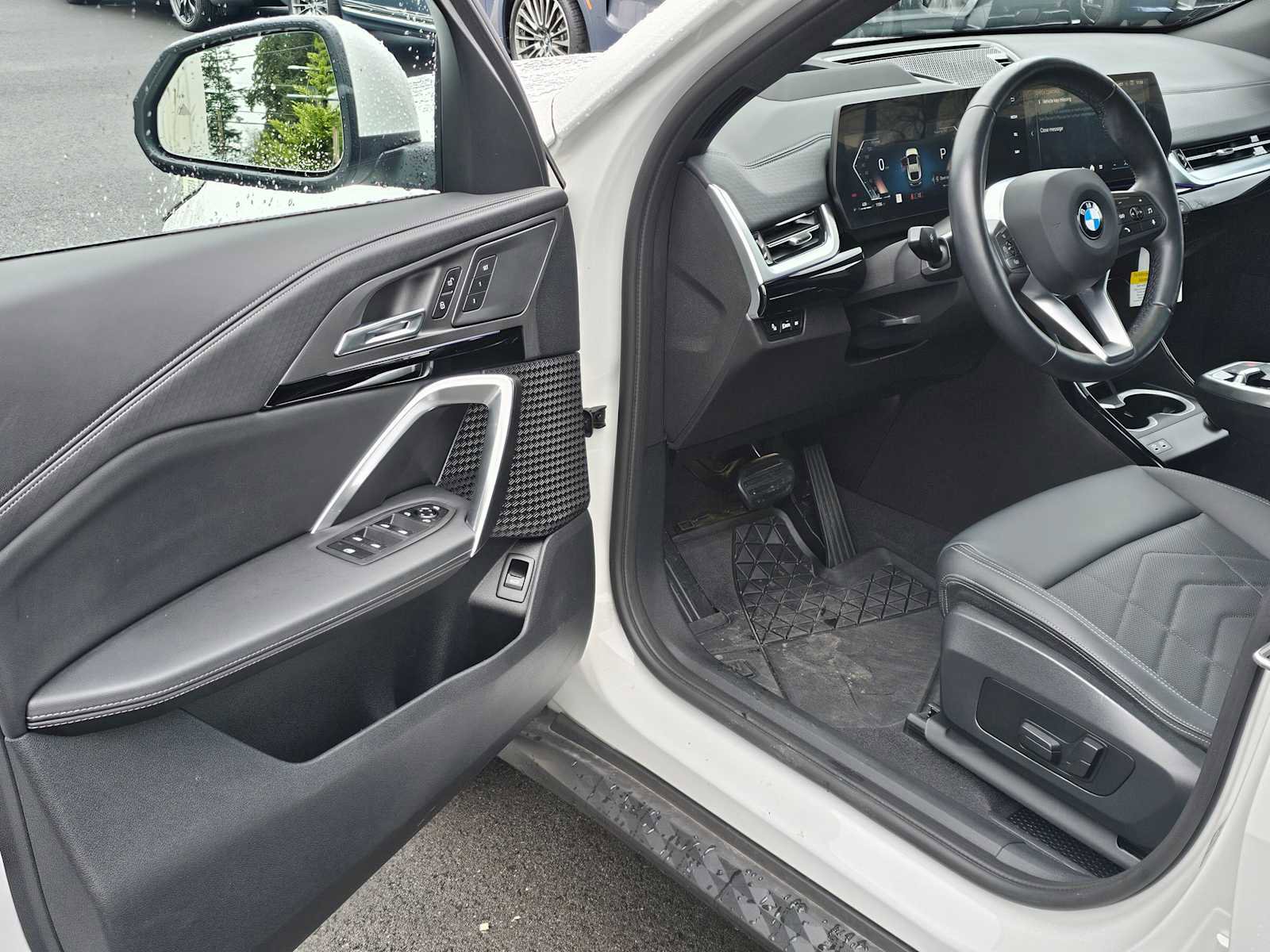 Used 2025 BMW X2 xDrive28i w/ Technology Package image 27