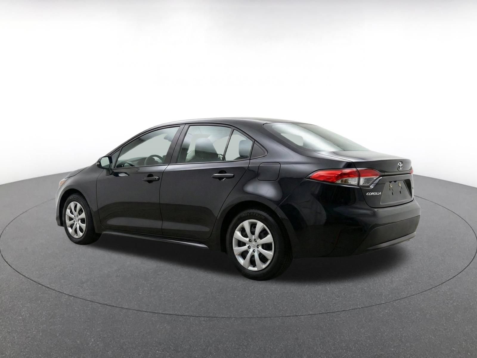 Used 2025 Toyota Corolla LE FWD image 7