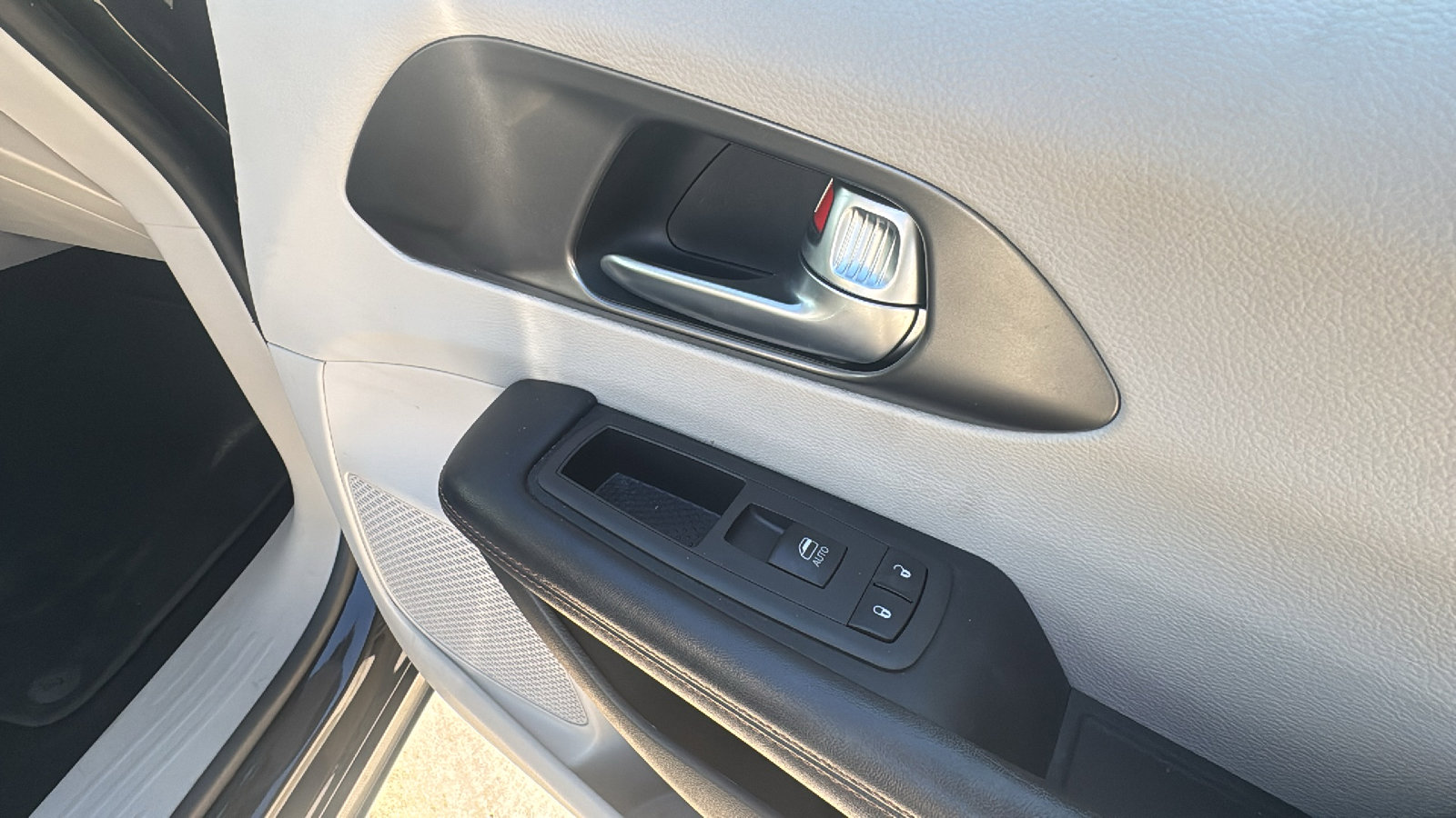 Certified 2020 Chrysler Pacifica Touring w/ Tire & Wheel Group image 27