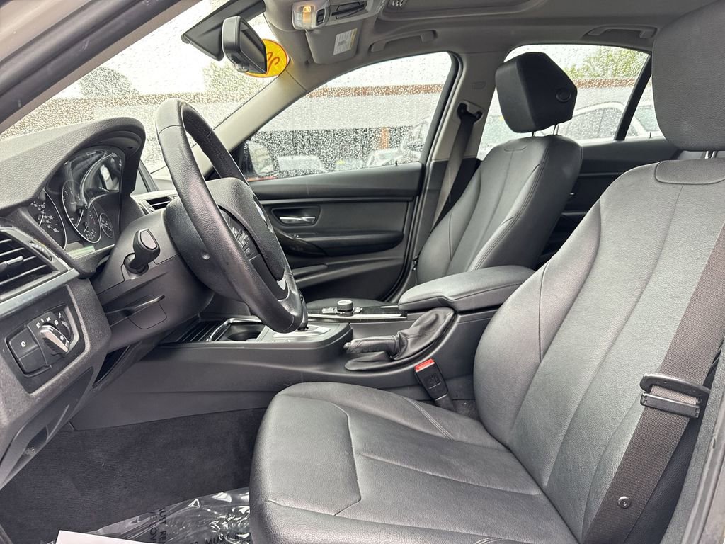 Used 2018 BMW 320i xDrive Sedan image 11