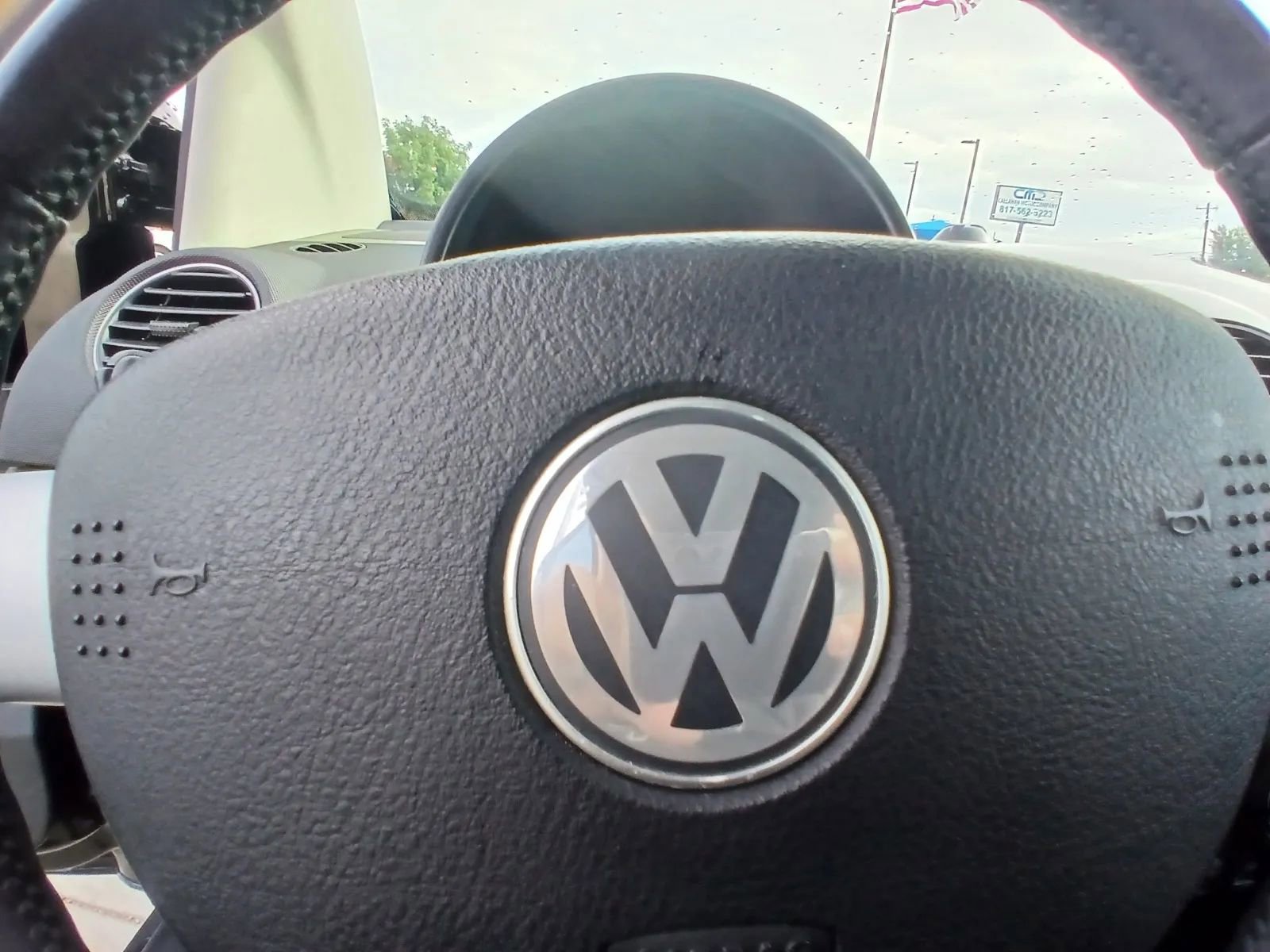 Used 2008 Volkswagen Beetle SE FWD image 14