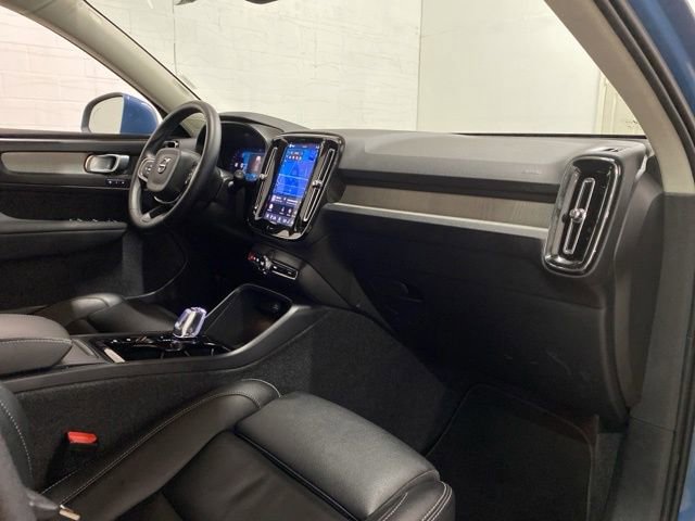 Used 2025 Volvo XC40 B5 Plus AWD/4WD image 25