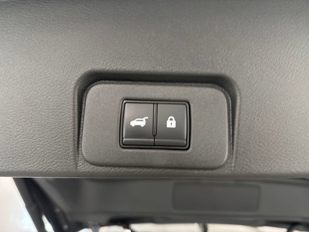 Used 2023 Nissan Rogue Platinum w/ Platinum Premium Package FWD image 9