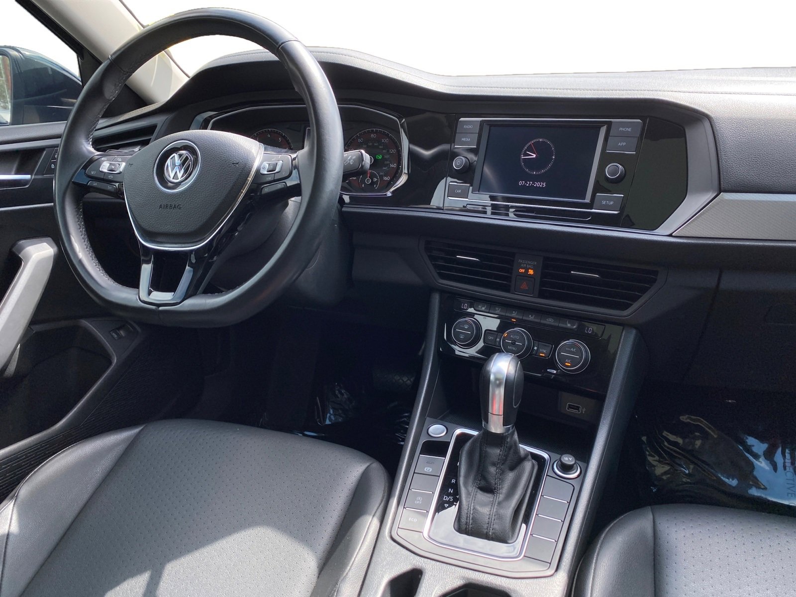 Used 2019 Volkswagen Jetta SE w/ Cold Weather Package image 15