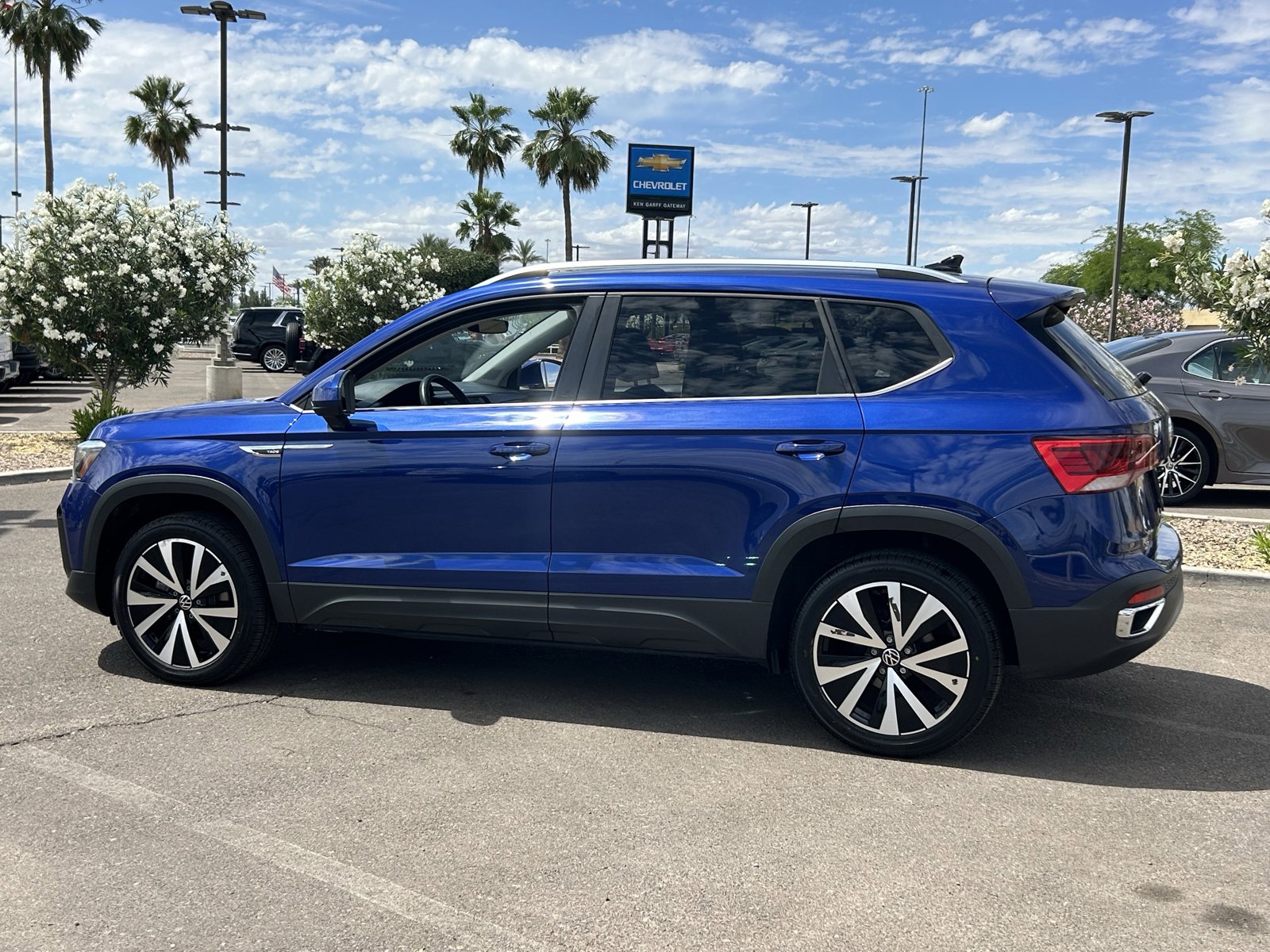 Used 2024 Volkswagen Taos SE image 3