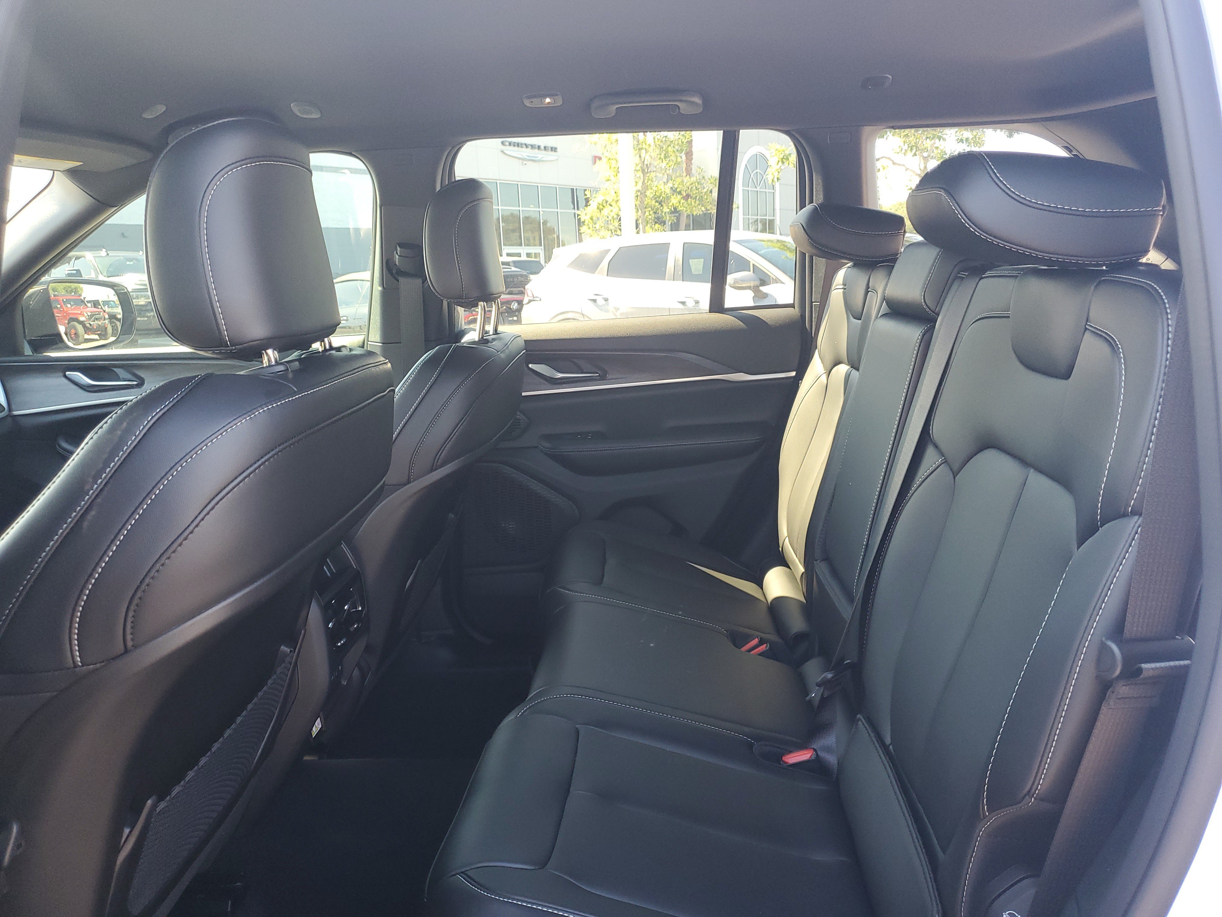 New 2026 Jeep Grand Cherokee Limited RWD image 9