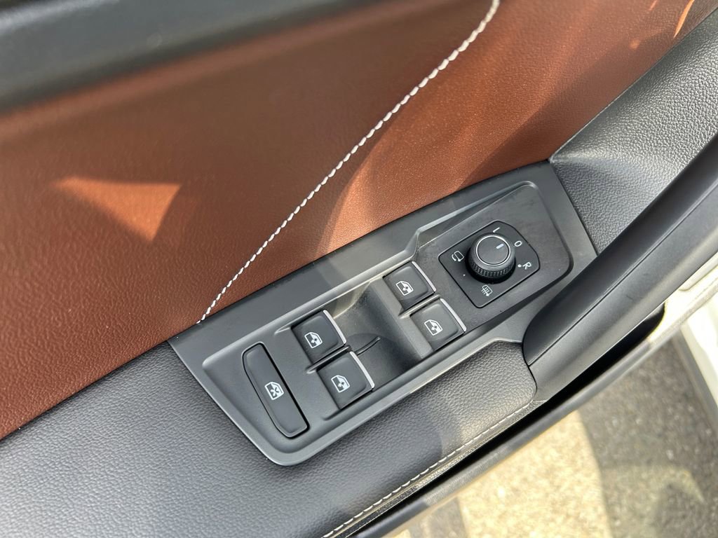 Used 2022 Volkswagen Tiguan SEL R-Line image 23