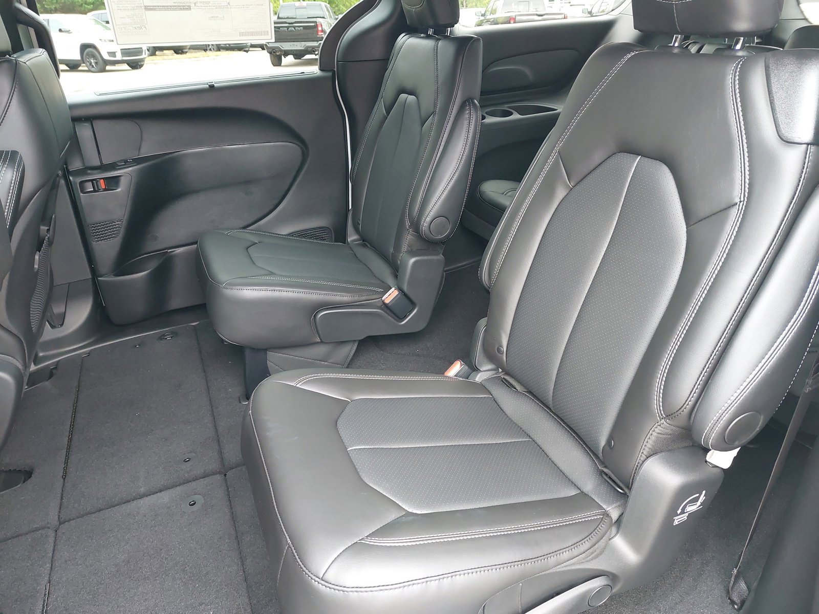 New 2026 Chrysler Pacifica Select image 16