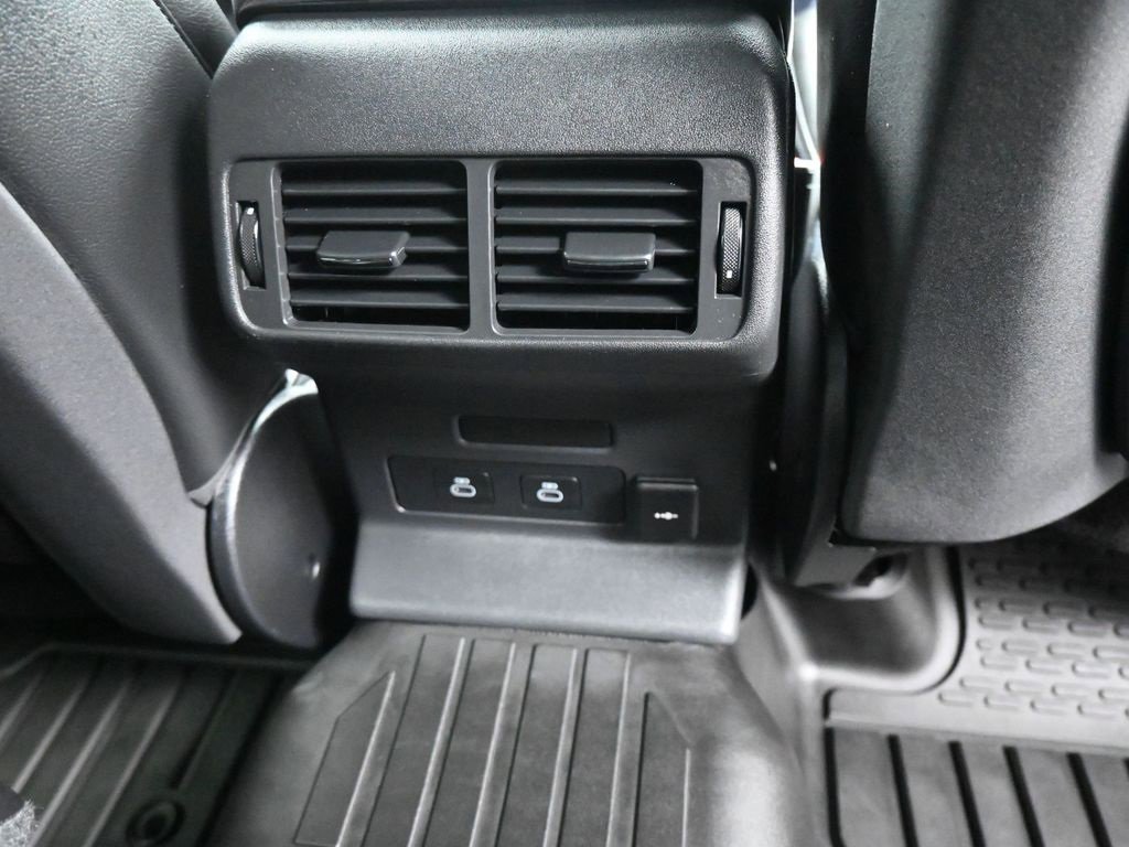 Used 2024 Land Rover Range Rover Velar Dynamic SE image 16