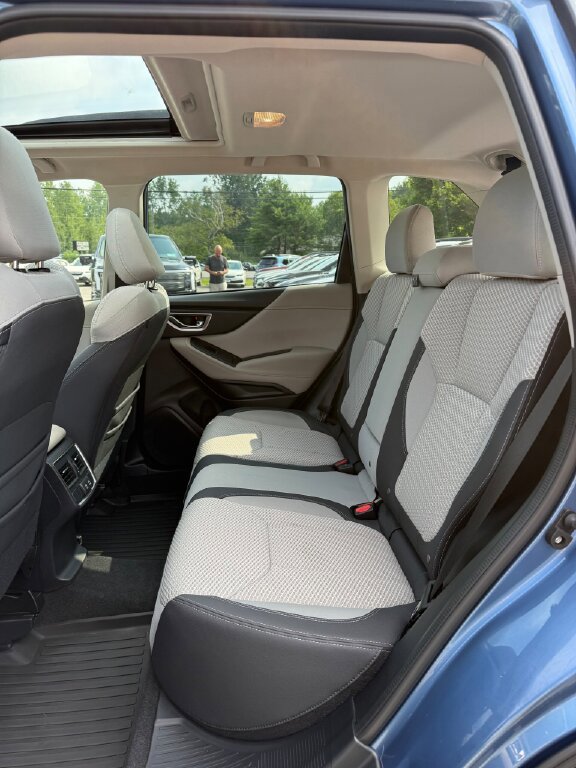 Used 2021 Subaru Forester Premium image 12