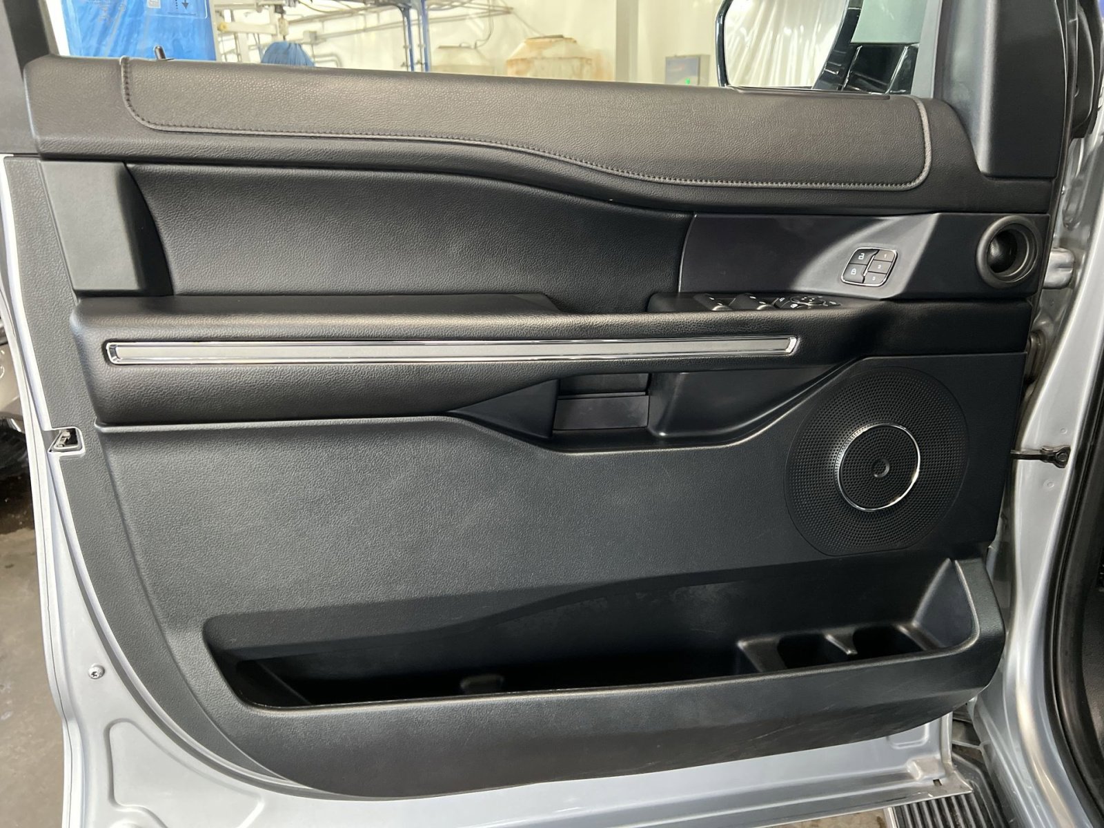 Used 2021 Ford Expedition XLT image 14