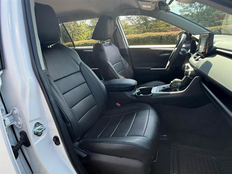 Used 2021 Toyota RAV4 XLE AWD/4WD image 16