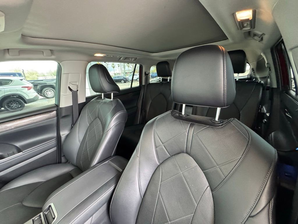 Used 2022 Toyota Highlander Platinum image 13