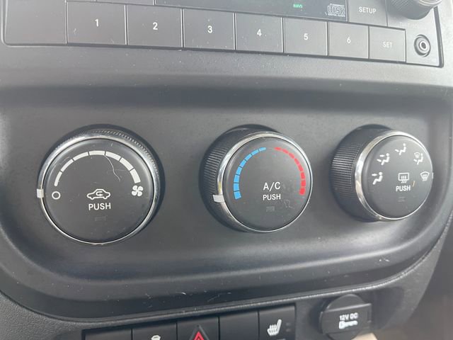 Used 2014 Jeep Patriot High Altitude image 23