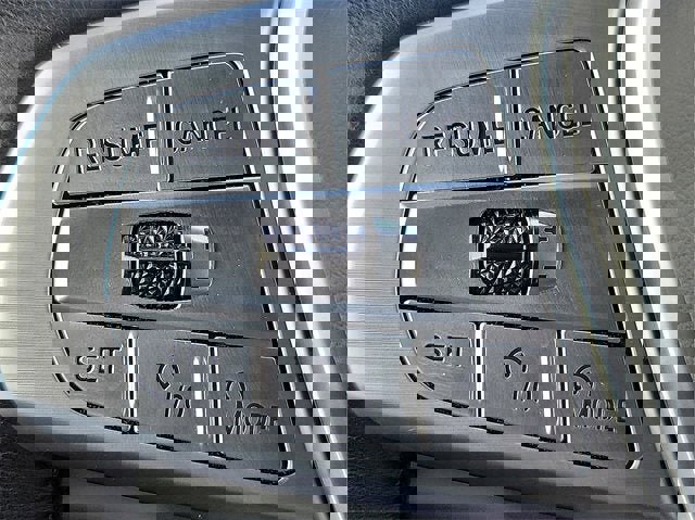 Used 2025 BMW X7 xDrive40i w/ Executive Package image 19