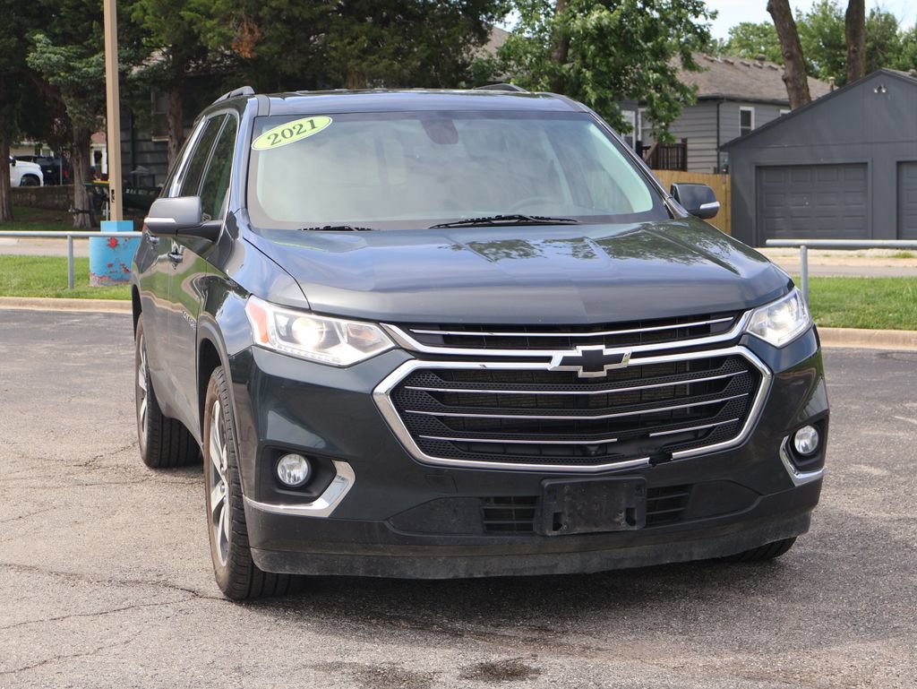Used 2021 Chevrolet Traverse LT w/ LT Premium Package AWD/4WD image 2