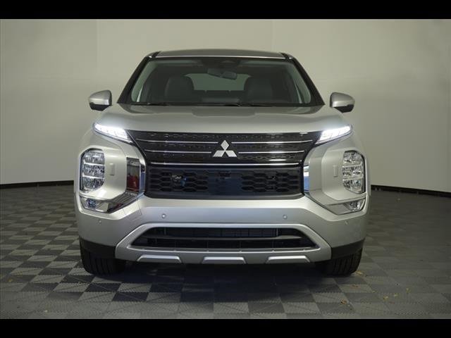 New 2025 Mitsubishi Outlander SE image 2