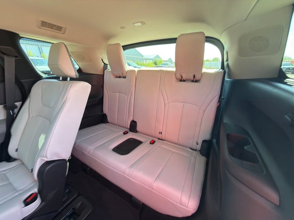 Certified 2026 INFINITI QX60 Luxe w/ Cargo Package AWD/4WD image 18