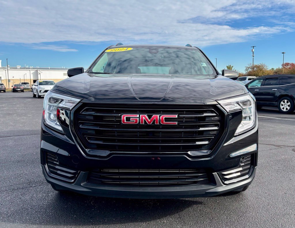 Used 2024 GMC Terrain SLE w/ Driver Convenience Package FWD image 10