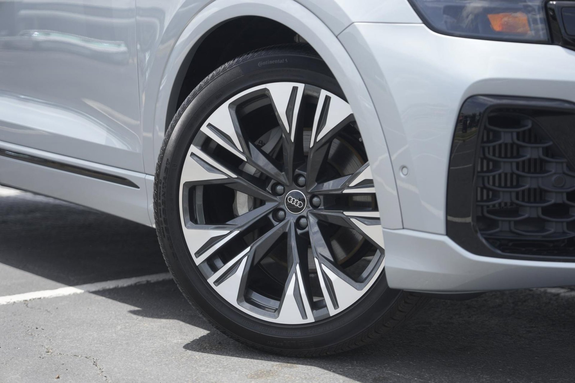 Certified 2025 Audi Q8 Prestige w/ Prestige Package image 2