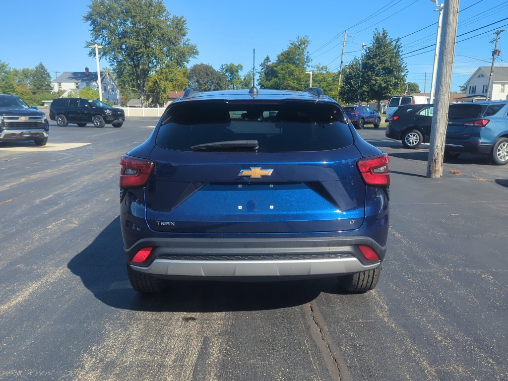 Certified 2024 Chevrolet Trax LT w/ Sunroof Package FWD image 8
